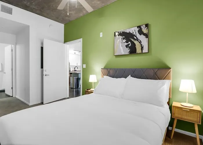 Apartment Centric 2br In Heart Of Dtphx Free Garage Parking