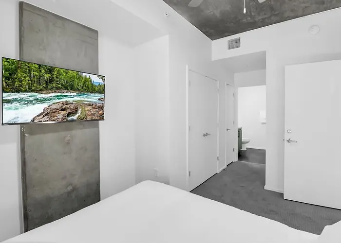 Centric 2br In Heart Of Dtphx Free Garage Parking *