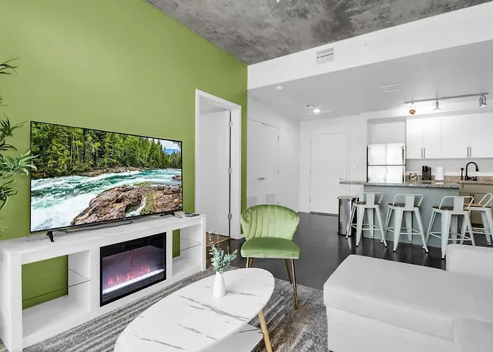 Centric 2br In Heart Of Dtphx Free Garage Parking Apartment