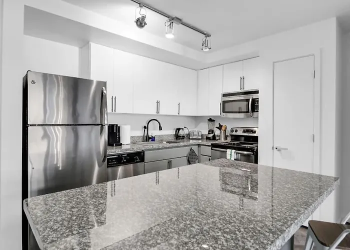 Apartment Centric 2br In Heart Of Dtphx Free Garage Parking *