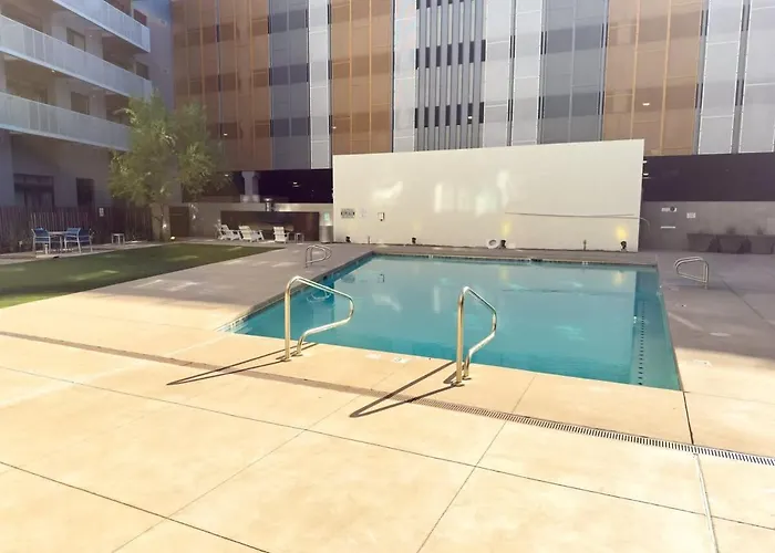 Centric 2br In Heart Of Dtphx Free Garage Parking Apartment *