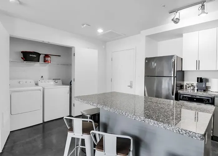 Centric 2br In Heart Of Dtphx Free Garage Parking *