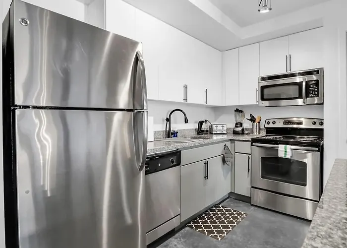 Apartment Centric 2br In Heart Of Dtphx Free Garage Parking *