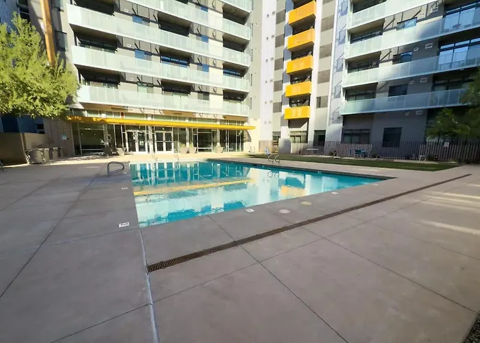 Apartment Centric 2br In Heart Of Dtphx Free Garage Parking *