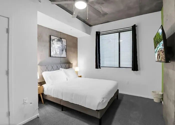 Centric 2br In Heart Of Dtphx Free Garage Parking *