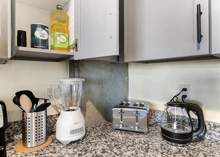 Centric 2br In Heart Of Dtphx Free Garage Parking