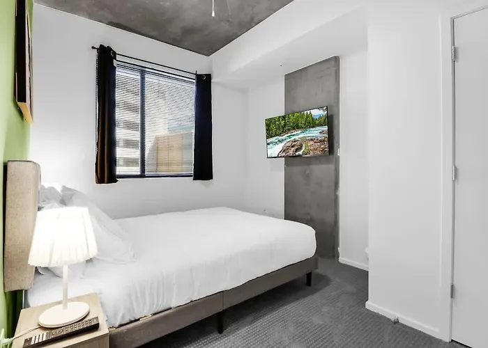 Centric 2br In Heart Of Dtphx Free Garage Parking *