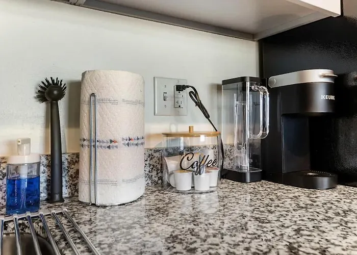 Centric 2br In Heart Of Dtphx Free Garage Parking