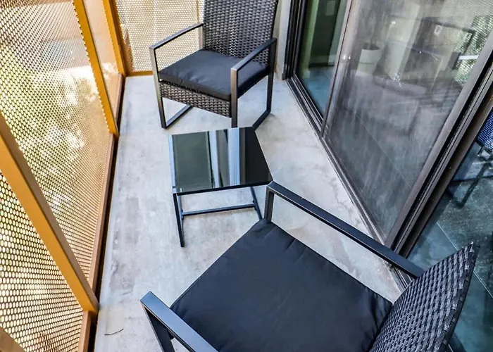 Centric 2br In Heart Of Dtphx Free Garage Parking Apartment
